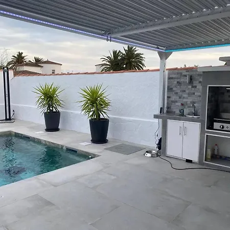 Villa Welcoming In With Private Pool