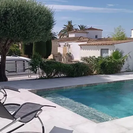Villa Welcoming In With Private Pool *
