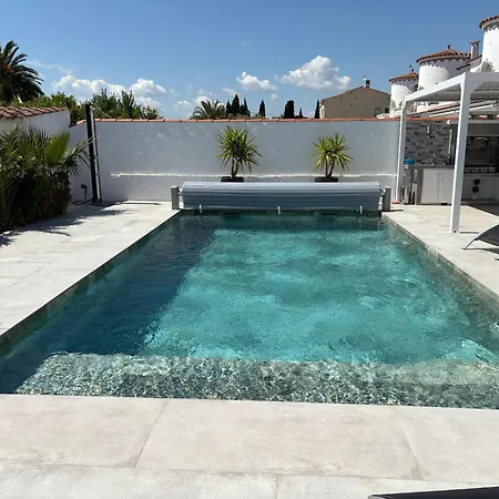 Villa Welcoming In With Private Pool *