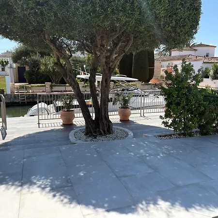Welcoming In With Private Pool Villa Empuriabrava