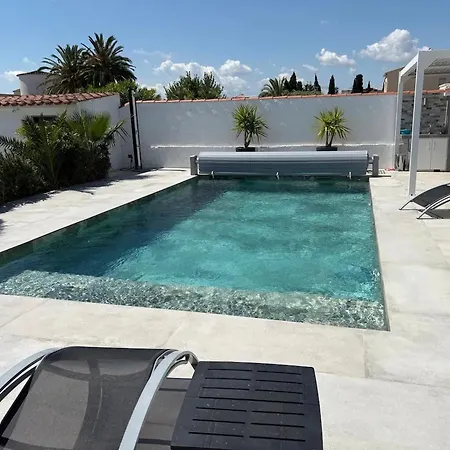 Welcoming In With Private Pool 别墅 *