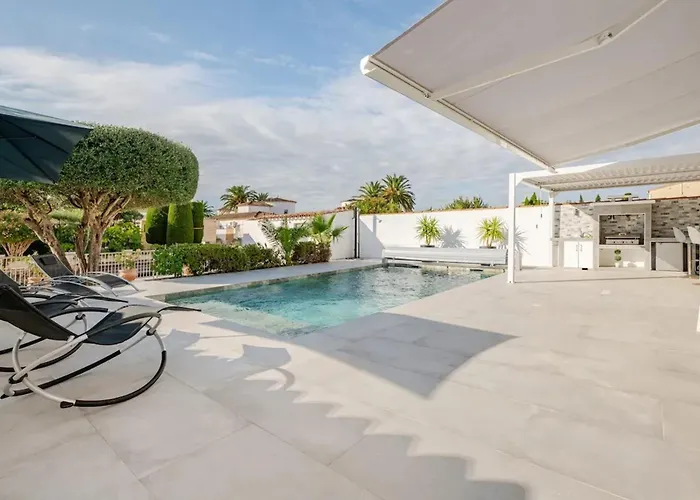 Welcoming In With Private Pool * 艾姆布里亚布拉瓦
