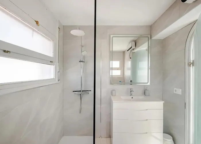 Welcoming In With Private Pool *