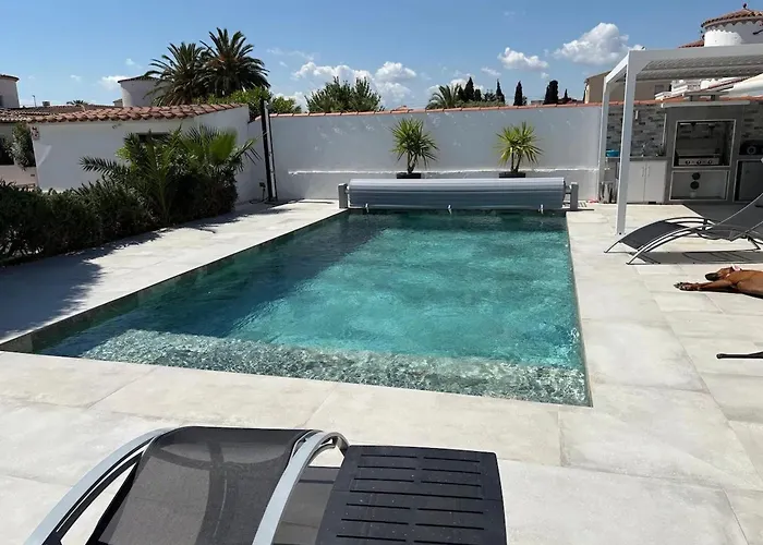 Welcoming In With Private Pool 别墅 *