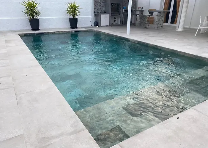Welcoming In With Private Pool * 艾姆布里亚布拉瓦